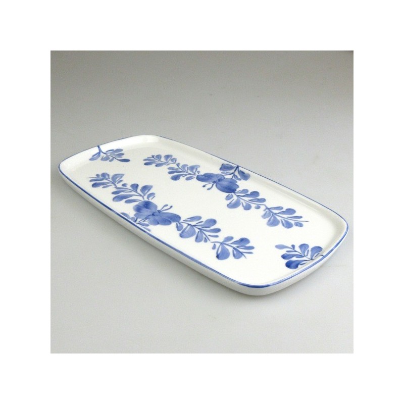 23 x 11,5 cm - Lille serveringsfad / tapasfad i håndmalet porcelæn med blåt Sommerfugle-motiv