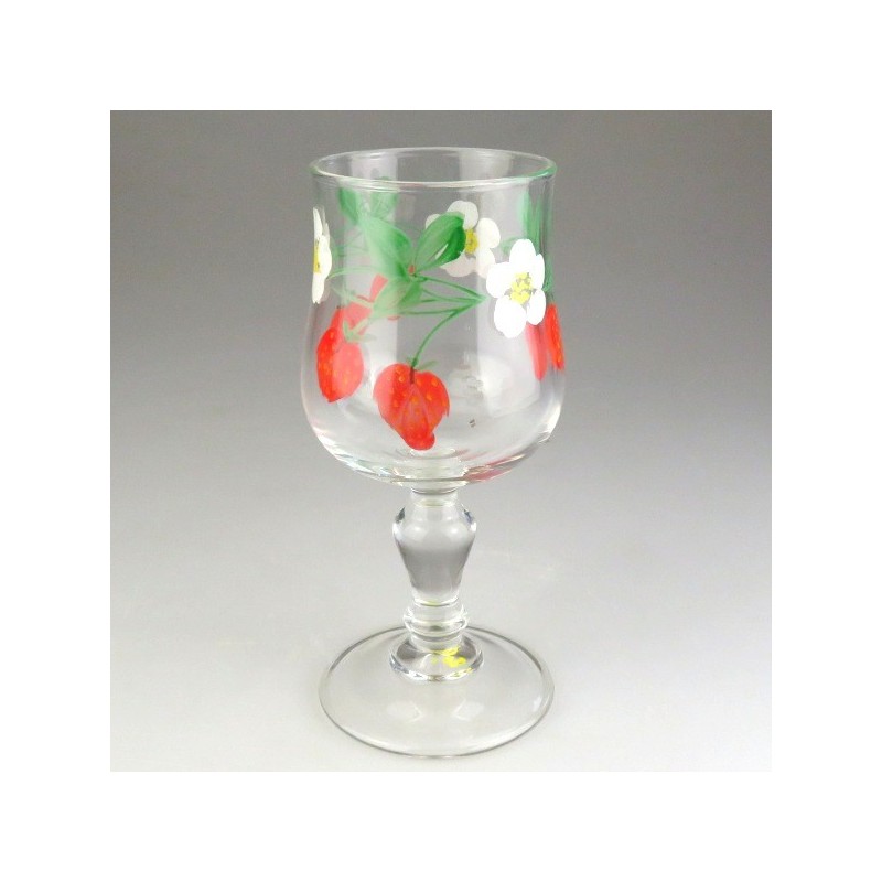 Jordbær dekoration på lyreformet hvidvinsglas