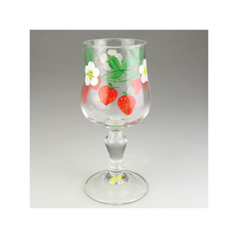 Jordbær dekoration på lyreformet hvidvinsglas