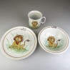 Børnestel / dåbsgave med navn i håndmalet porcelæn med løve som motiv