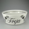 Foderskål eller vandskål i håndmalet porcelæn med navn til hunde